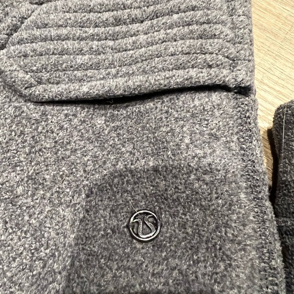 Lululemon Size 6 Ladies grey fleece - Picture 3 of 3